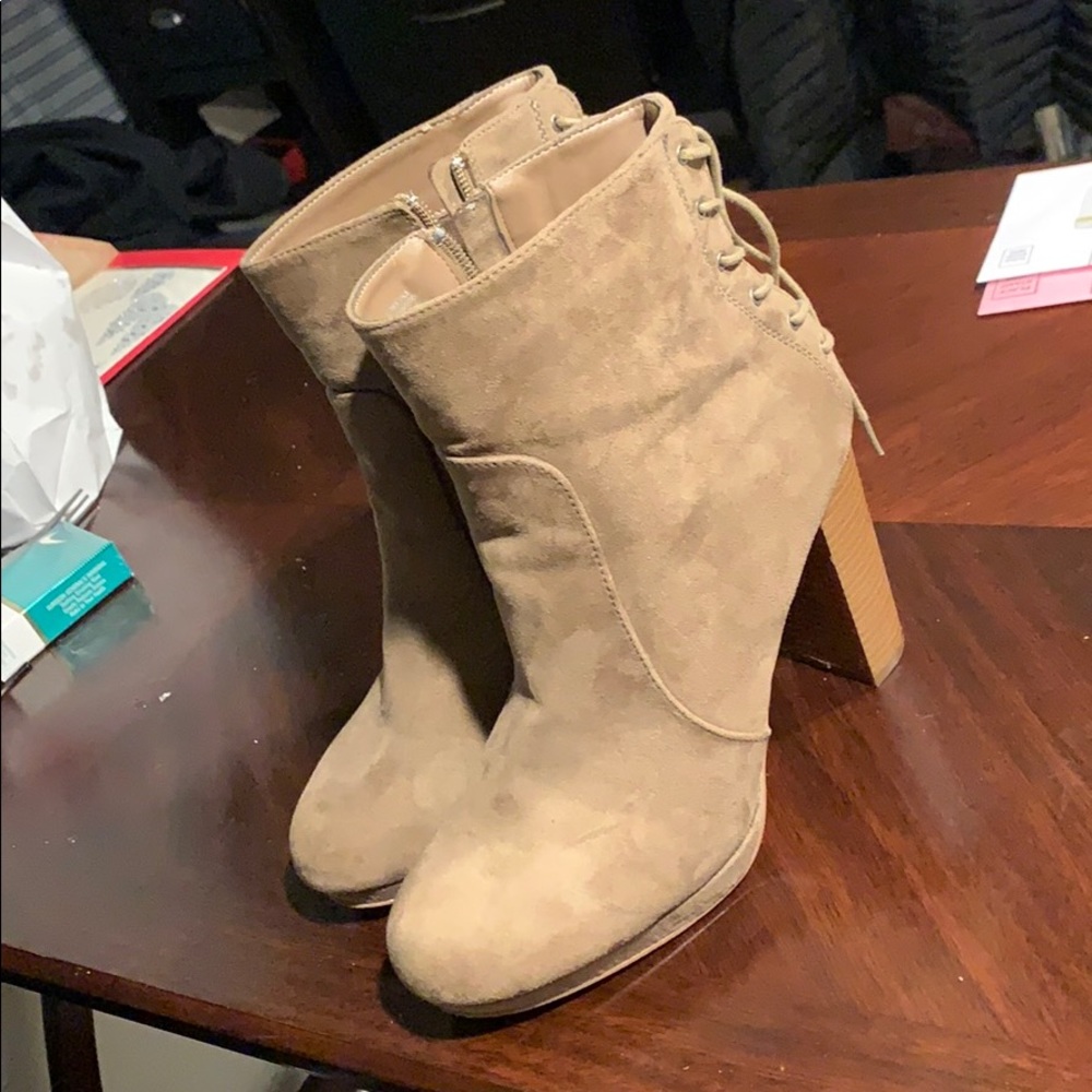 Taupe size 8 shoe dazzle booties